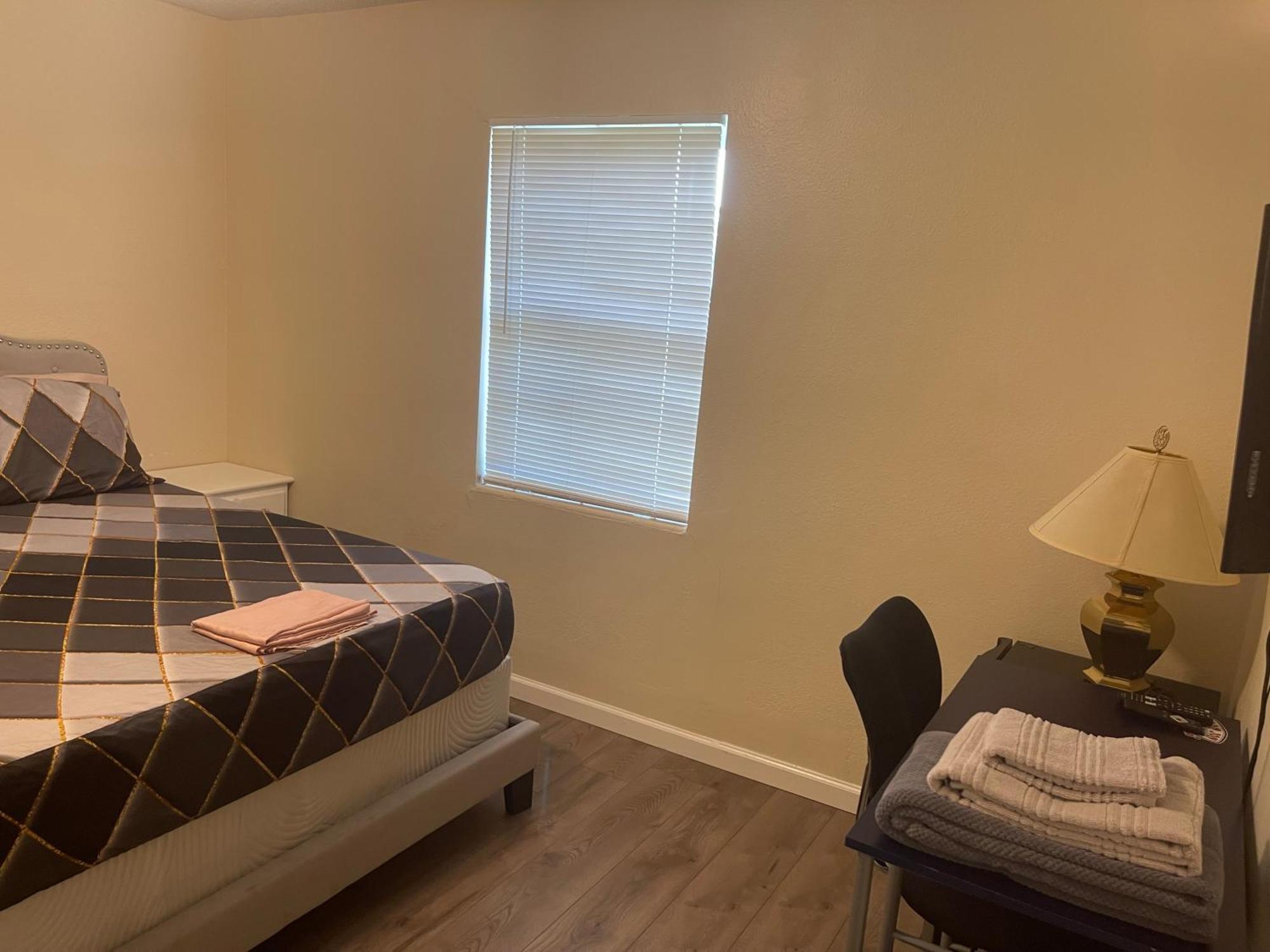 Private Queen Bedroom C Shared Common Spaces Fort Pierce Buitenkant foto